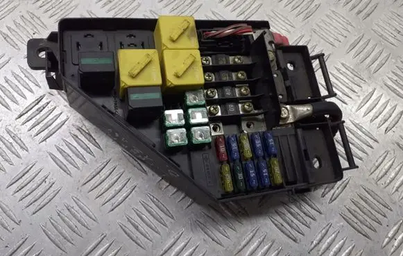 Land Rover Freelander Fuse box set YQE000370