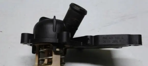 Audi A3 S3 8P Thermostat/thermostat housing 06E121111A