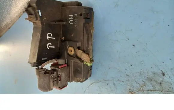 Opel Astra G Front door lock