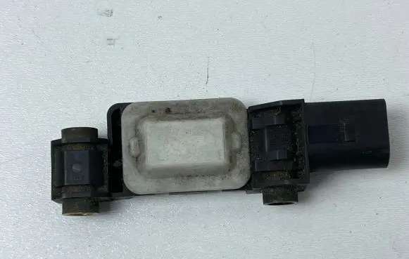 Audi A6 S6 C6 4F Airbag deployment crash/impact sensor 8E0959651 0231308TDB9 070103