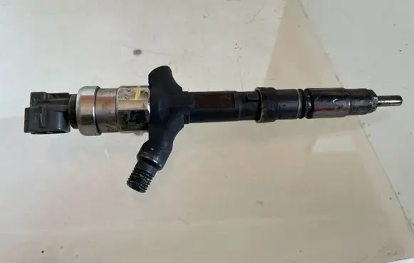 Toyota Avensis Verso Fuel injector 2367027030 03C06348
