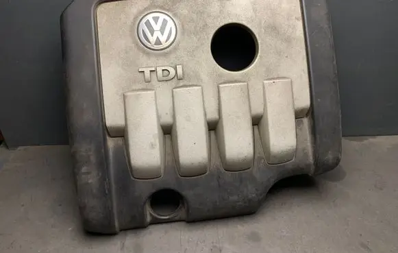 Volkswagen Touran I Engine cover (trim) 3G103925BG 03G103925BP