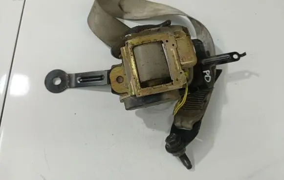 Nissan Primera Front seatbelt 
