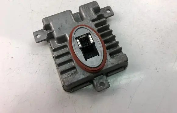 BMW 3 E90 E91 Xenon control unit/module 7237647