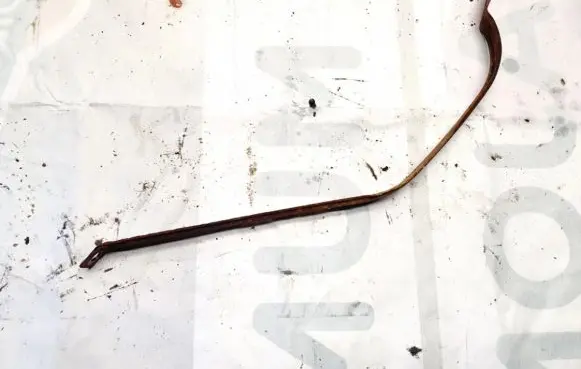 Fuel tank mounting bracket