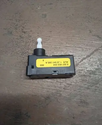 Volkswagen Caddy Headlight level adjustment motor 0307853304