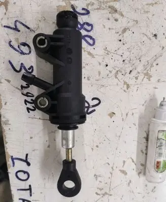 BMW 3 E46 Clutch master cylinder 215211638992