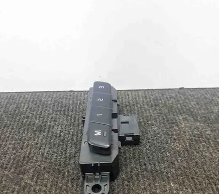 Volvo XC90 Seat control switch 