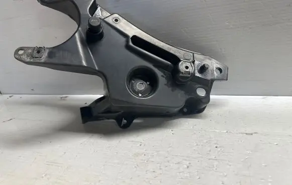 Volvo S90, V90 Fender mounting bracket 31447897