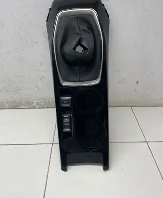 Peugeot 208 II Other center console (tunnel) element 9824733780