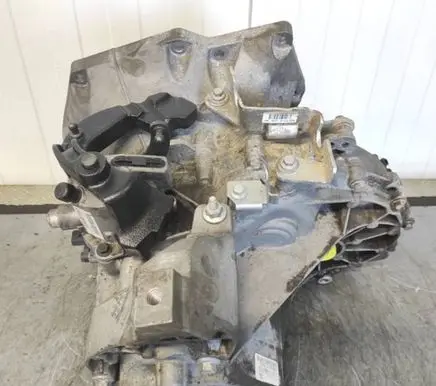 Ford C-MAX II Manual 6 speed gearbox AV6R7002XF 021111033351
