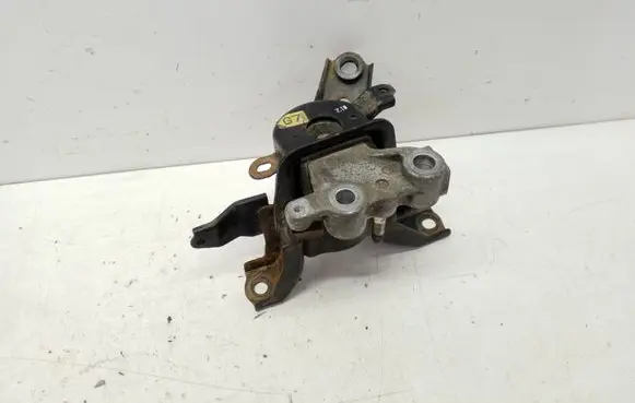 Toyota Prius+ (ZVW40) Engine mount bracket