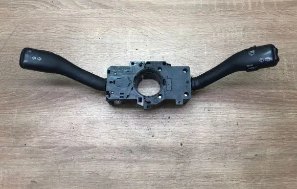 Volkswagen Golf IV Indicator stalk 8L0953513