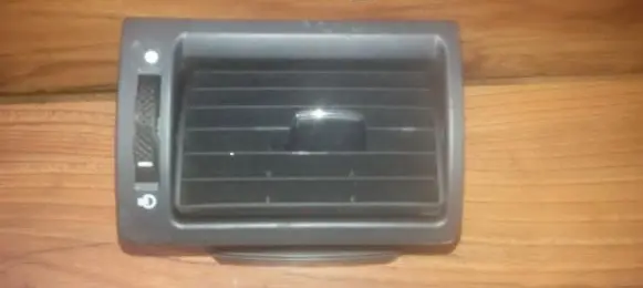 Ford Mondeo Mk III Dashboard side air vent grill/cover trim