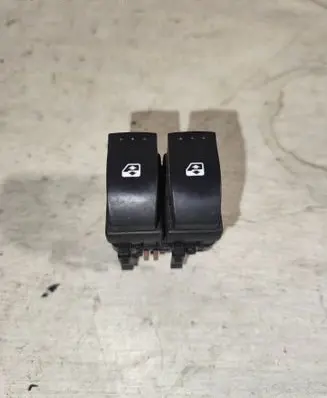 Renault Laguna II Electric window control switch 015085d