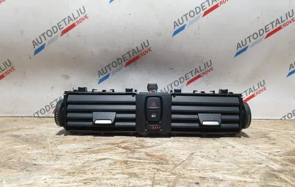 BMW 4 F32 F33 Dash center air vent grill 9218552