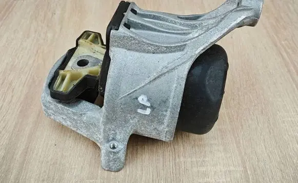Audi A4 S4 B9 Engine mount bracket 8W0199371BD