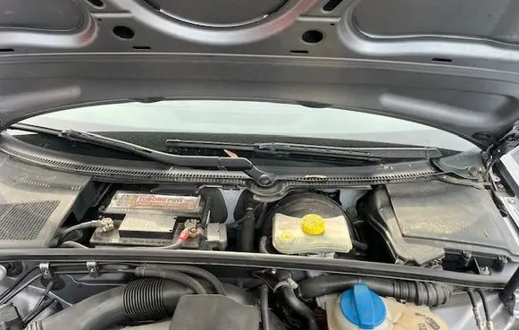 Audi A4 S4 B6 8E 8H Front wiper blade arm 