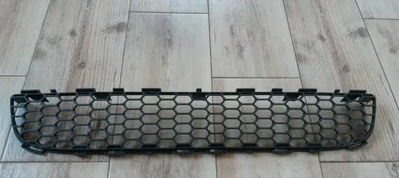 Toyota Corolla Verso AR10 Front bumper lower grill 531120F010