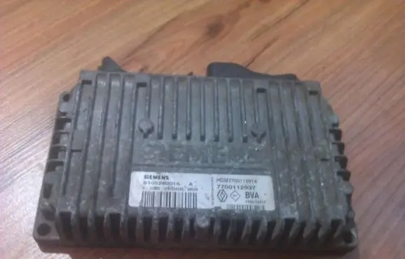 Renault Megane I Engine control unit/module 7700112937