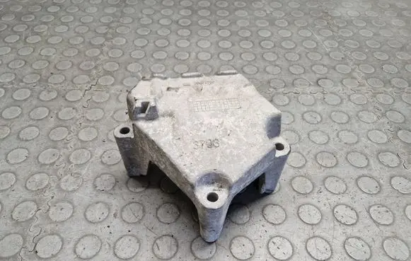 Buick Encore I Engine mounting bracket 95073703