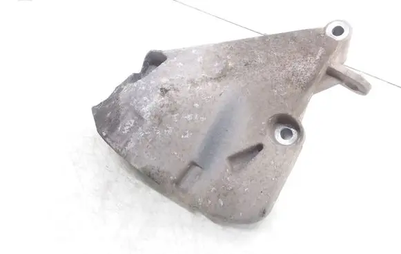 Volkswagen Polo IV 9N3 Engine mounting bracket 045199207M