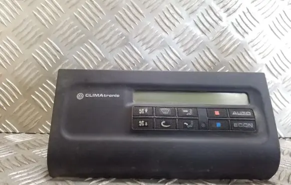 Volkswagen PASSAT B4 Climate control unit 3A0907044A