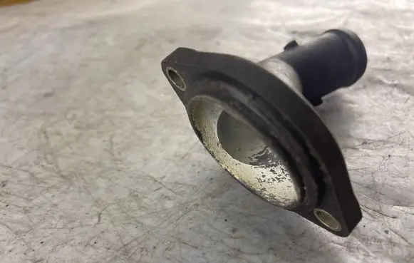Volkswagen Golf IV Engine coolant pipe/hose 06a121121c