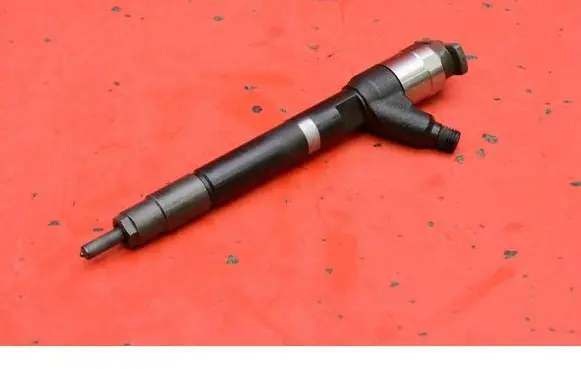 Opel Zafira C Fuel injector 55570012