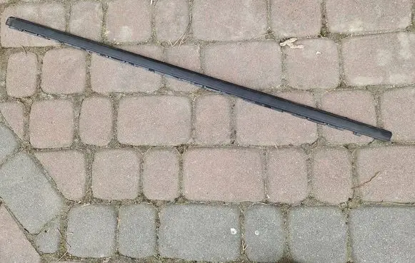 Opel Astra L Front door rubber seal 9847335580