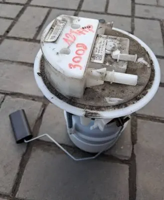 Peugeot 3008 II In-tank fuel pump 9823727280