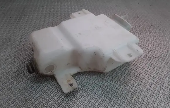 Windshield washer fluid reservoir/tank