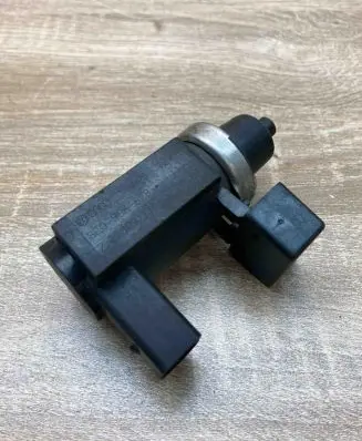 Audi A4 S4 B5 8D Turbo solenoid valve 8E0906628 72290333