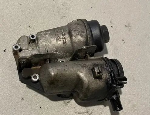Volvo V70 Oil filter cover 