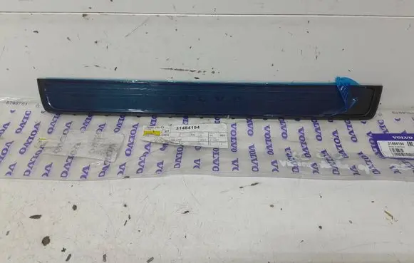 Volvo XC40 Rear sill trim cover 31484194