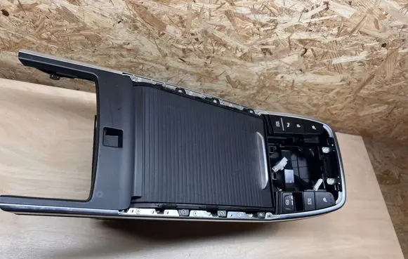 KIA Niro Center console 84670Q4000