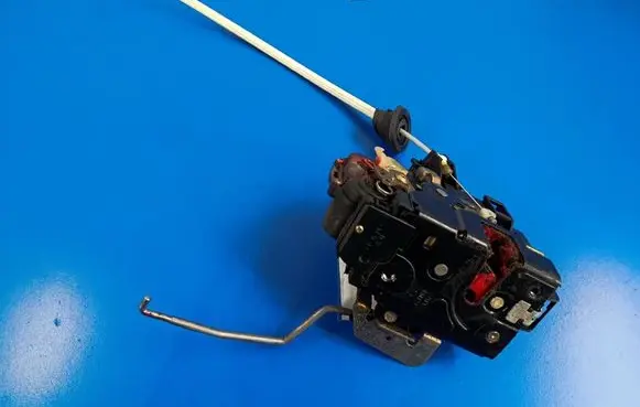 Audi A2 Front door lock 8Z1837015A