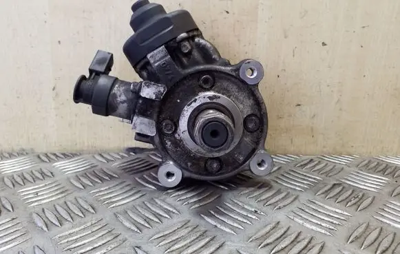 Skoda Octavia Mk3 (5E) Fuel injection high pressure pump 0445010537 04L130755D