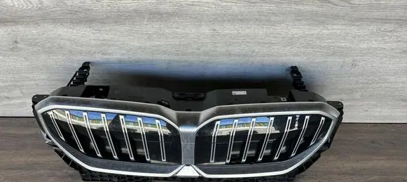 BMW 5 G60 Front bumper upper radiator grill 5A09B52