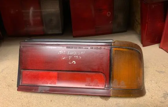 Mitsubishi Colt Rear/tail lights 0438557