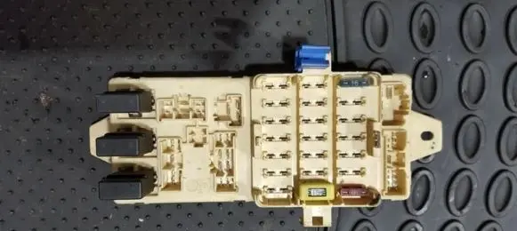 Subaru Legacy Fuse box set 970409