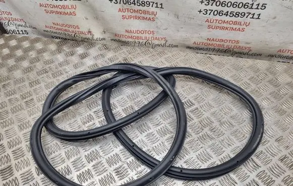 Audi Q7 4L Front door rubber seal 4L0831721