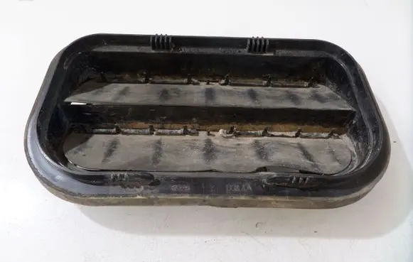 Ford Focus C-MAX Quarter panel pressure vent YF1A54280B62AD