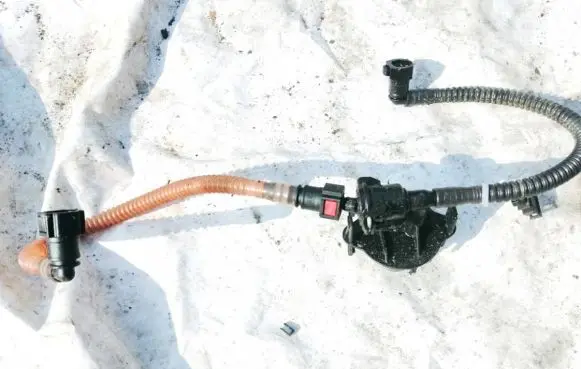 Volkswagen Sharan Fuel main line pipe