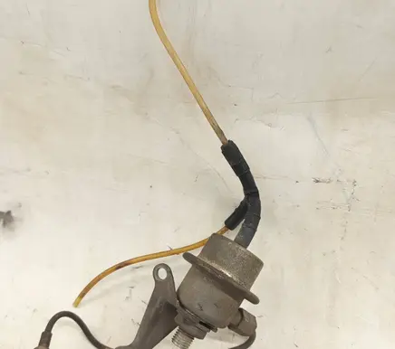 Mercedes-Benz S W126 Fuel pressure regulator 0280161012 A0000780692 0000780692