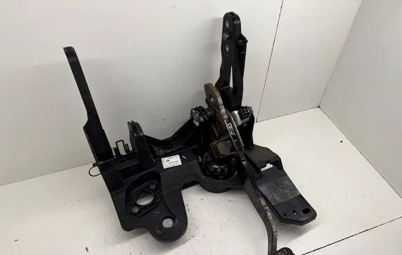 Opel Astra J Pedal assembly 13252175 0000449 512723057