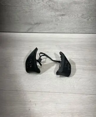 Steering wheel buttons/switches