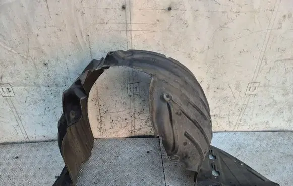 Front wheel arch liner splash guards