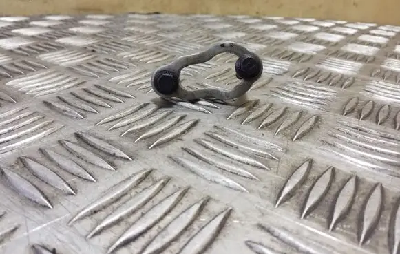 Volvo XC90 Fuel Injector clamp holder