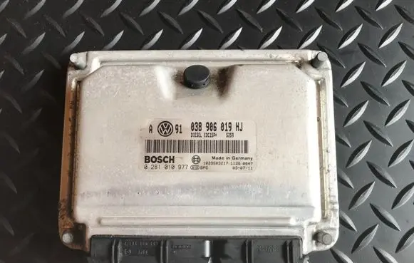 Volkswagen Golf IV Engine control unit/module 038906019HJ 0281010977 EDC15P